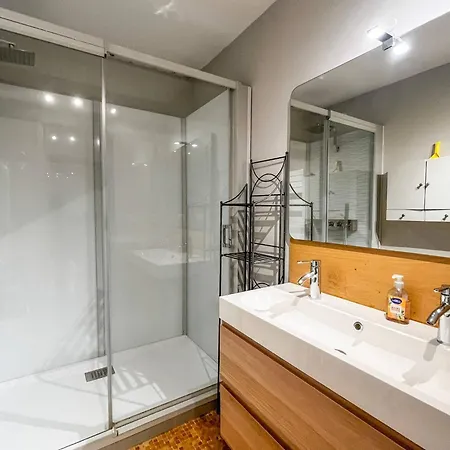 Large Lakeside House - Mayvillage Tatil Evi *