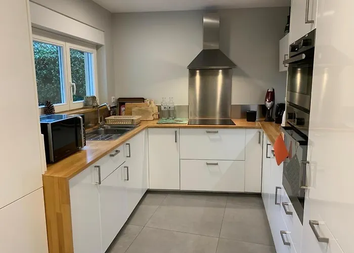 Large Lakeside House - Mayvillage Tatil Evi