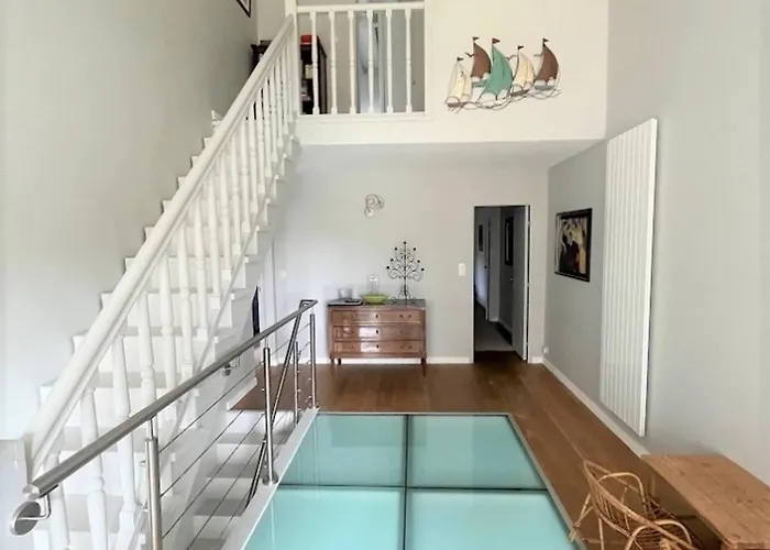 Large Lakeside House - Mayvillage Tatil Evi