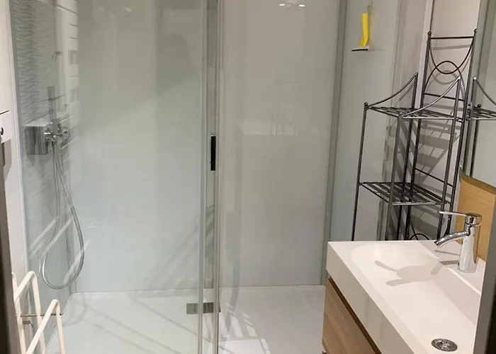 Large Lakeside House - Mayvillage Tatil Evi