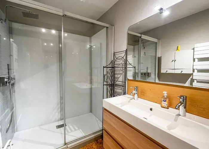 Large Lakeside House - Mayvillage Tatil Evi *