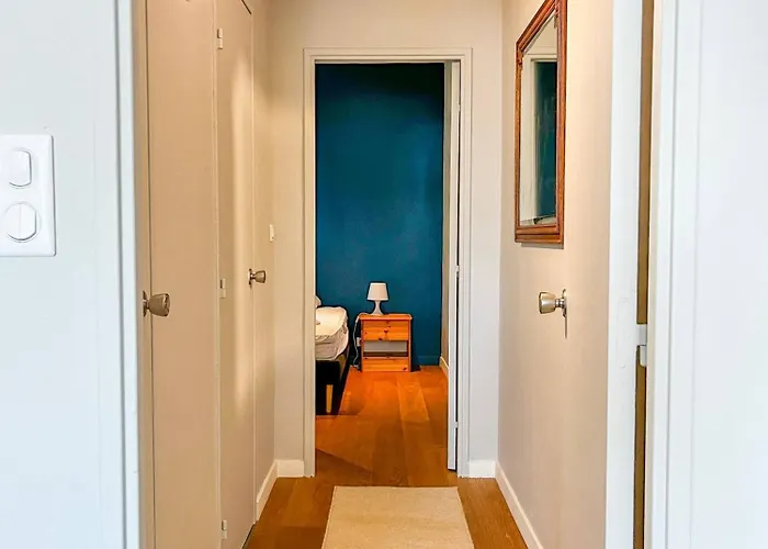 Large Lakeside House - Mayvillage *