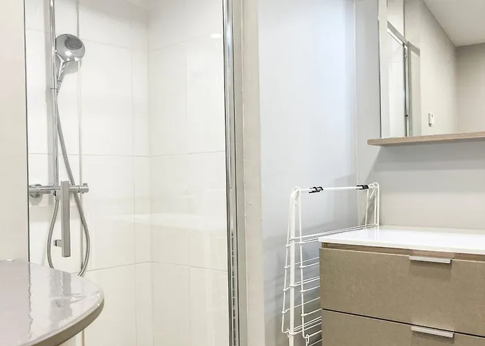 Large Lakeside House - Mayvillage Tatil Evi