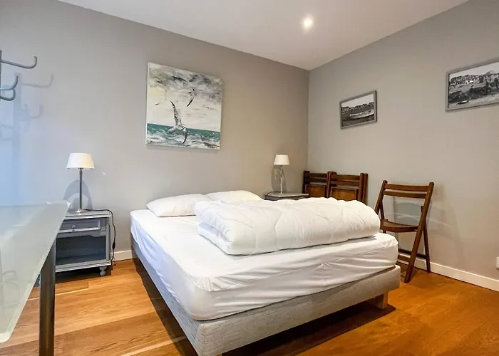 Large Lakeside House - Mayvillage Tatil Evi