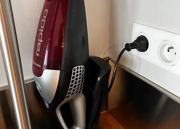 Large Lakeside House - Mayvillage *