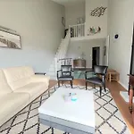 Large Lakeside House - Mayvillage בית נופש *