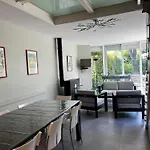 Large Lakeside House - Mayvillage בית נופש *