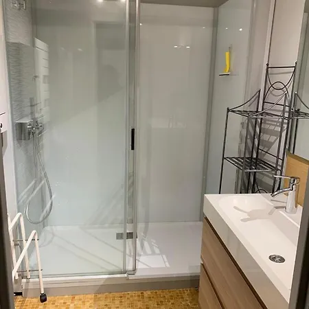 Nyaraló Large Lakeside House - Mayvillage *