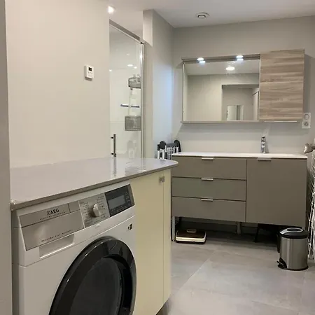 Large Lakeside House - Mayvillage Holiday home *