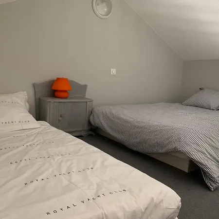 Large Lakeside House - Mayvillage Nyaraló *