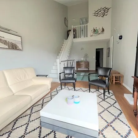 Large Lakeside House - Mayvillage Nyaraló *