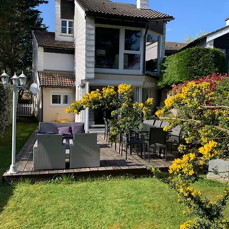 Large Lakeside House - Mayvillage Nyaraló *