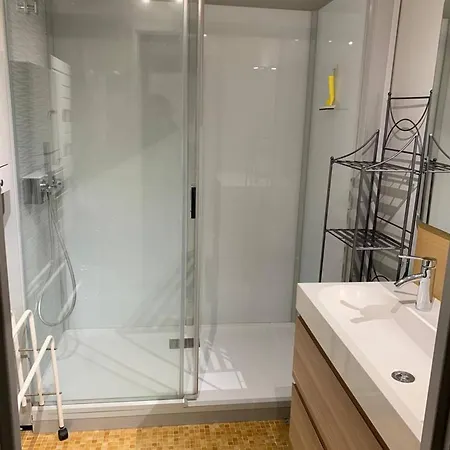 Large Lakeside House - Mayvillage Nyaraló