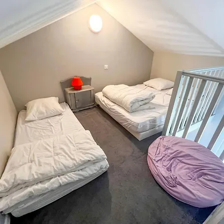 Nyaraló Large Lakeside House - Mayvillage