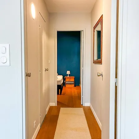 Large Lakeside House - Mayvillage *