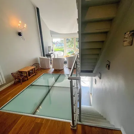 Large Lakeside House - Mayvillage *