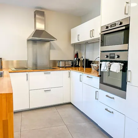 Large Lakeside House - Mayvillage