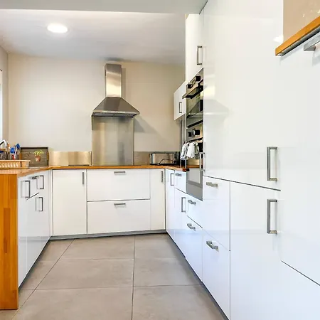 Large Lakeside House - Mayvillage Holiday home *