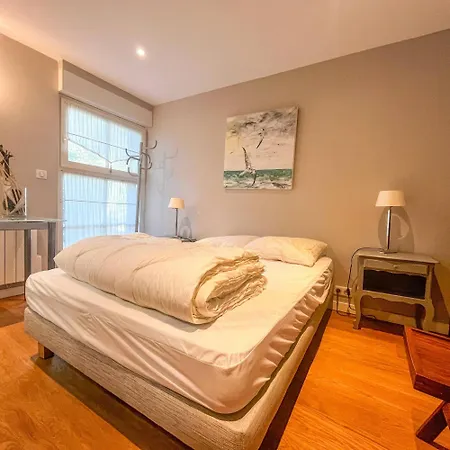 Large Lakeside House - Mayvillage *