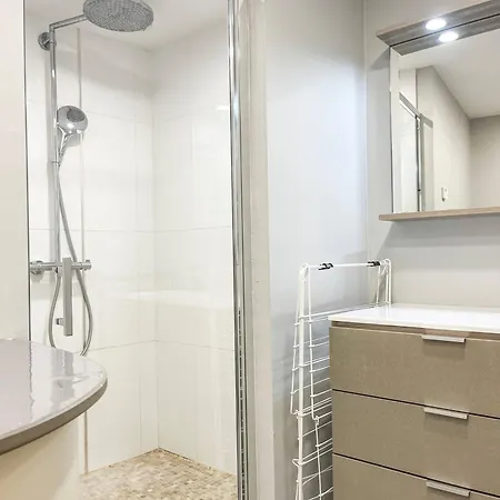 Large Lakeside House - Mayvillage Nyaraló