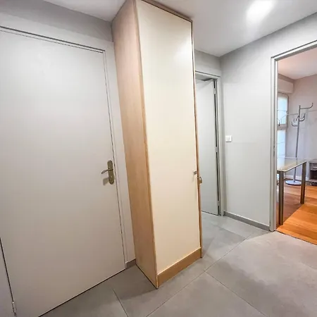 Large Lakeside House - Mayvillage *