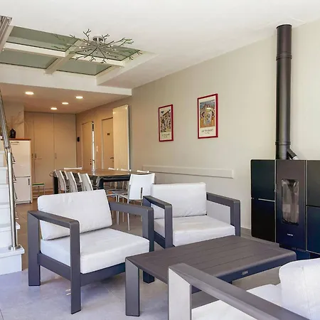 Large Lakeside House - Mayvillage Nyaraló