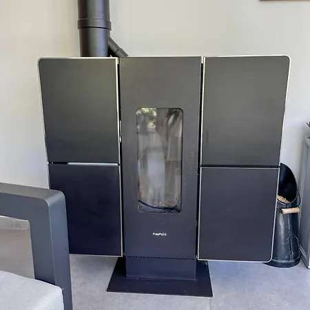 Large Lakeside House - Mayvillage Nyaraló *